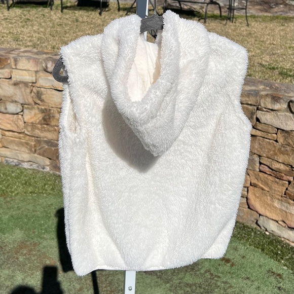 Forever 21 Cream Fuzzy Hooded Vest - Picture 1 of 14